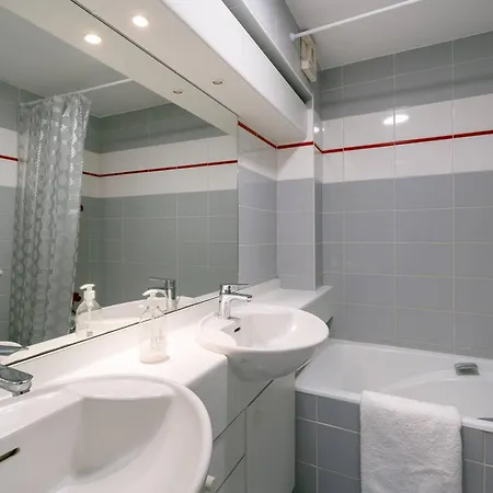 Vue 2 Pieces + Mezzanine A Carnac, Terrasse, Parking, Proche Et Commerces - Fr-1-477-84 *